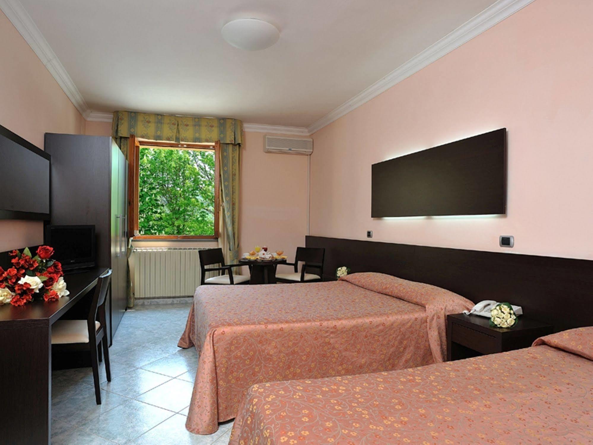 Hotel La Meridiana Urbino Exteriör bild