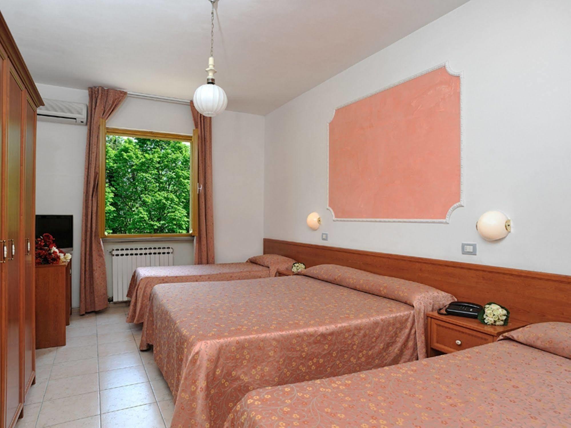 Hotel La Meridiana Urbino Exteriör bild
