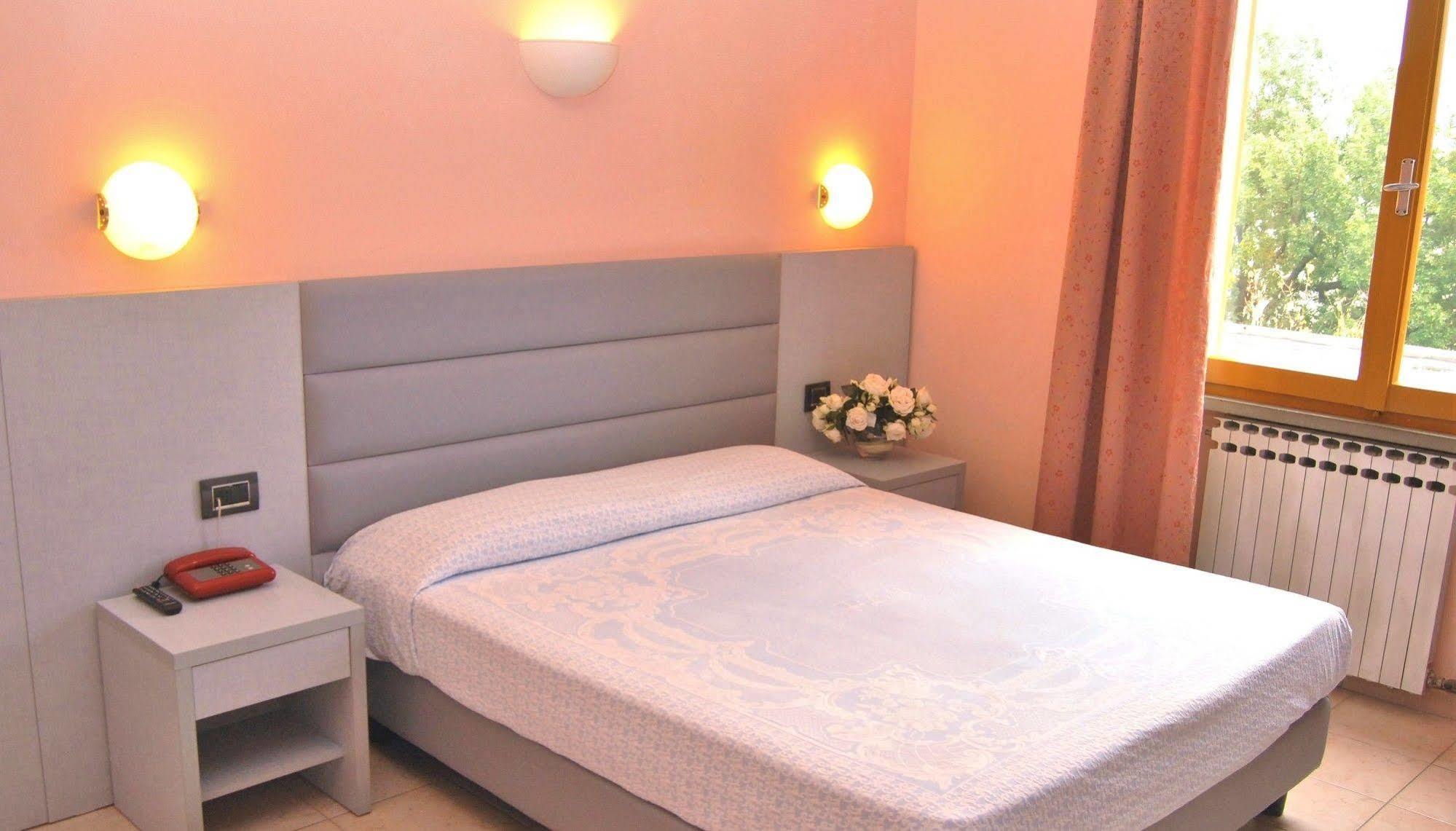 Hotel La Meridiana Urbino Exteriör bild